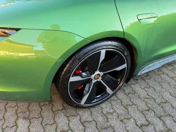 PORSCHE TAYCAN GTS  EXKLUSIV