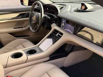 PORSCHE Taycan 4 Cross Turismo