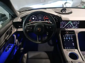 PORSCHE Taycan 4 Cross Turismo
