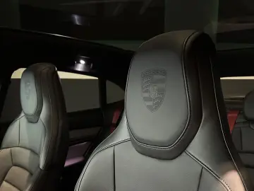 PORSCHE Taycan 4 Cross Turismo