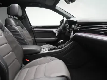 VW Touareg 3.0 V6 TDI 4Motion R line