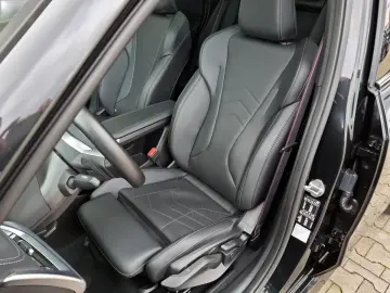 BMW X1  20i M-Sport Pro AHK Head-Up Pano 360  19 Zo