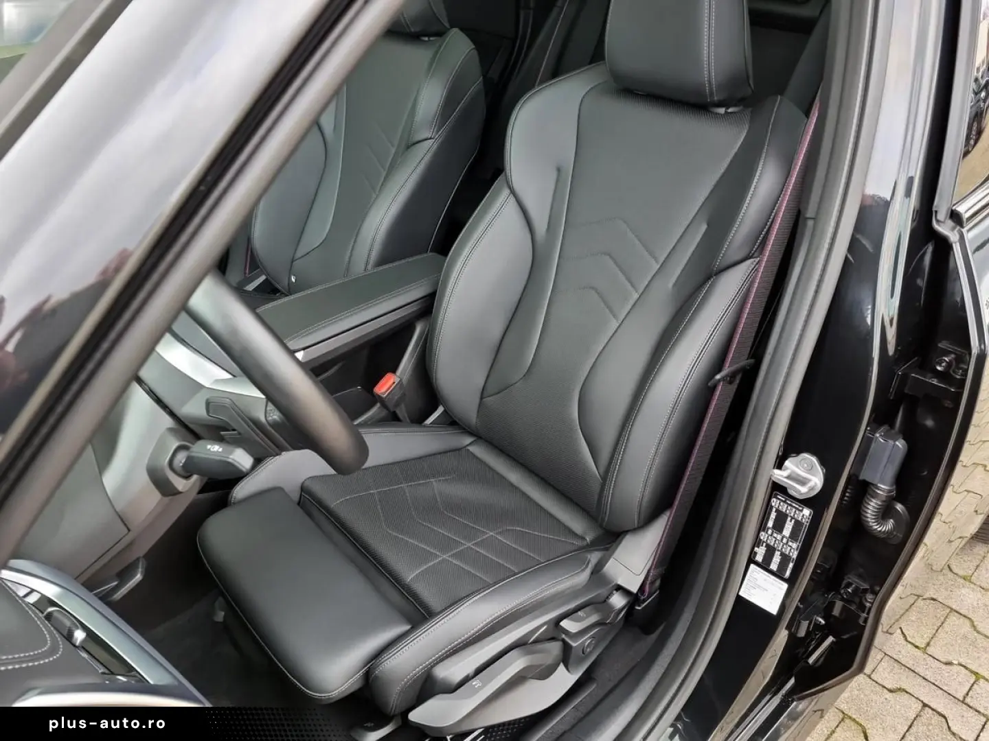 BMW X1  20i M-Sport Pro AHK Head-Up Pano 360  19 Zo