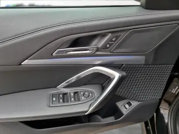 BMW X1  20i M-Sport Pro AHK Head-Up Pano 360  19 Zo