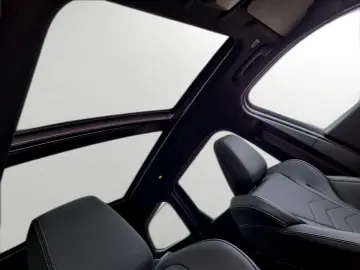 BMW X1  20i M-Sport Pro AHK Head-Up Pano 360  19 Zo