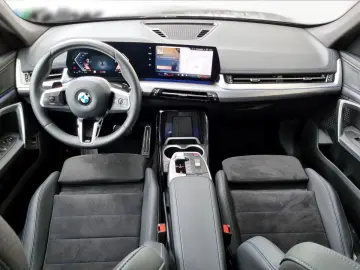 BMW X1  18i M-Sport AHK Pano aLED R-Kamera Travel Pa