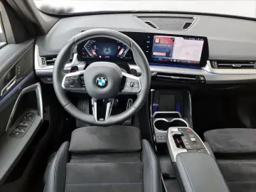 BMW X1  18i M-Sport AHK Pano aLED R-Kamera Travel Pa