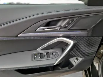 BMW X1  18i M-Sport AHK Pano aLED R-Kamera Travel Pa