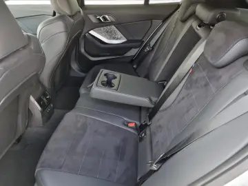 BMW 118 d M-Sport AHK aLED R-Kamera DAB Premium Pake