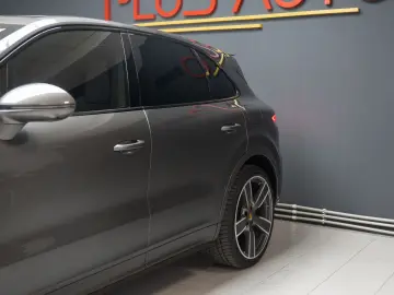 Porsche Cayenne Turbo S E-Hybrid