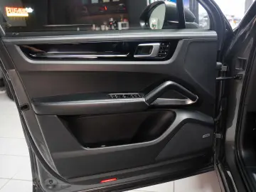 Porsche Cayenne Turbo S E-Hybrid