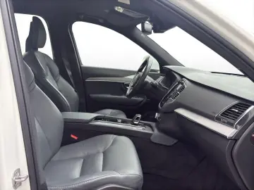 VOLVO XC90 B5 Diesel AWD Momentum Pro