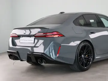 BMW M5 Sedan