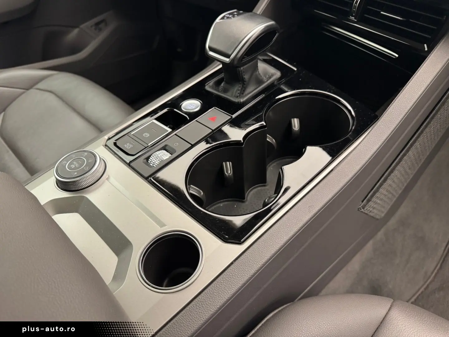 VW Touareg eHybrid 4M Atmosphere Pano20NaviMatrix