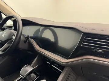 VW Touareg eHybrid 4M Atmosphere Pano20NaviMatrix