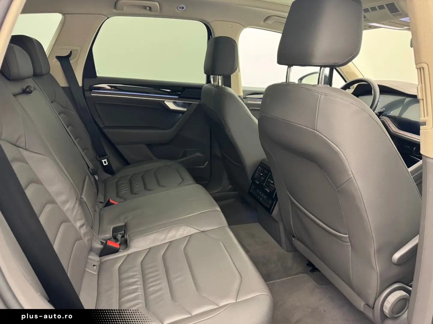 VW Touareg eHybrid 4M Atmosphere Pano20NaviMatrix