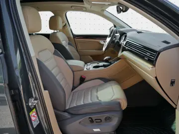 VW Touareg 3.0 TDI Pano Stand RFK Air ACC LED Navi