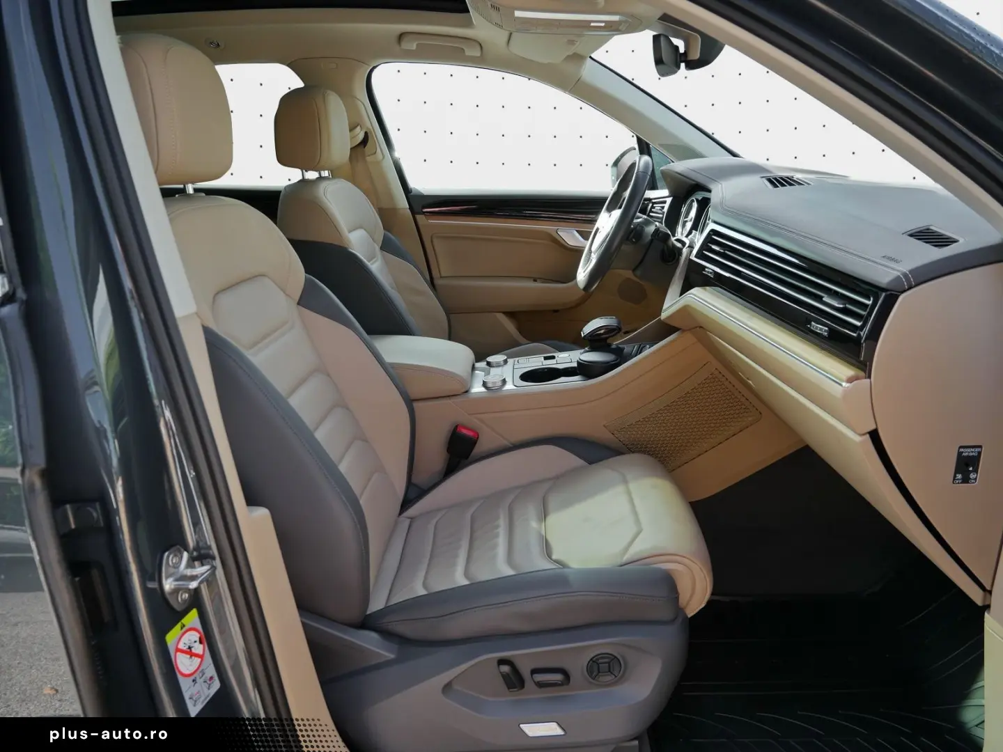 VW Touareg 3.0 TDI Pano Stand RFK Air ACC LED Navi