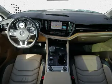 VW Touareg 3.0 TDI Pano Stand RFK Air ACC LED Navi