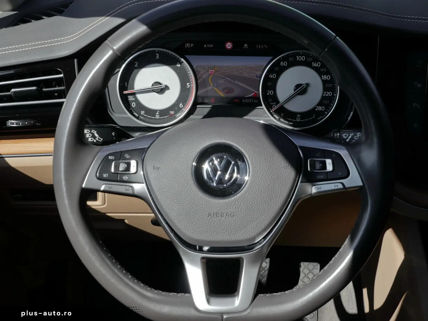 VW Touareg 3.0 TDI Pano Stand RFK Air ACC LED Navi