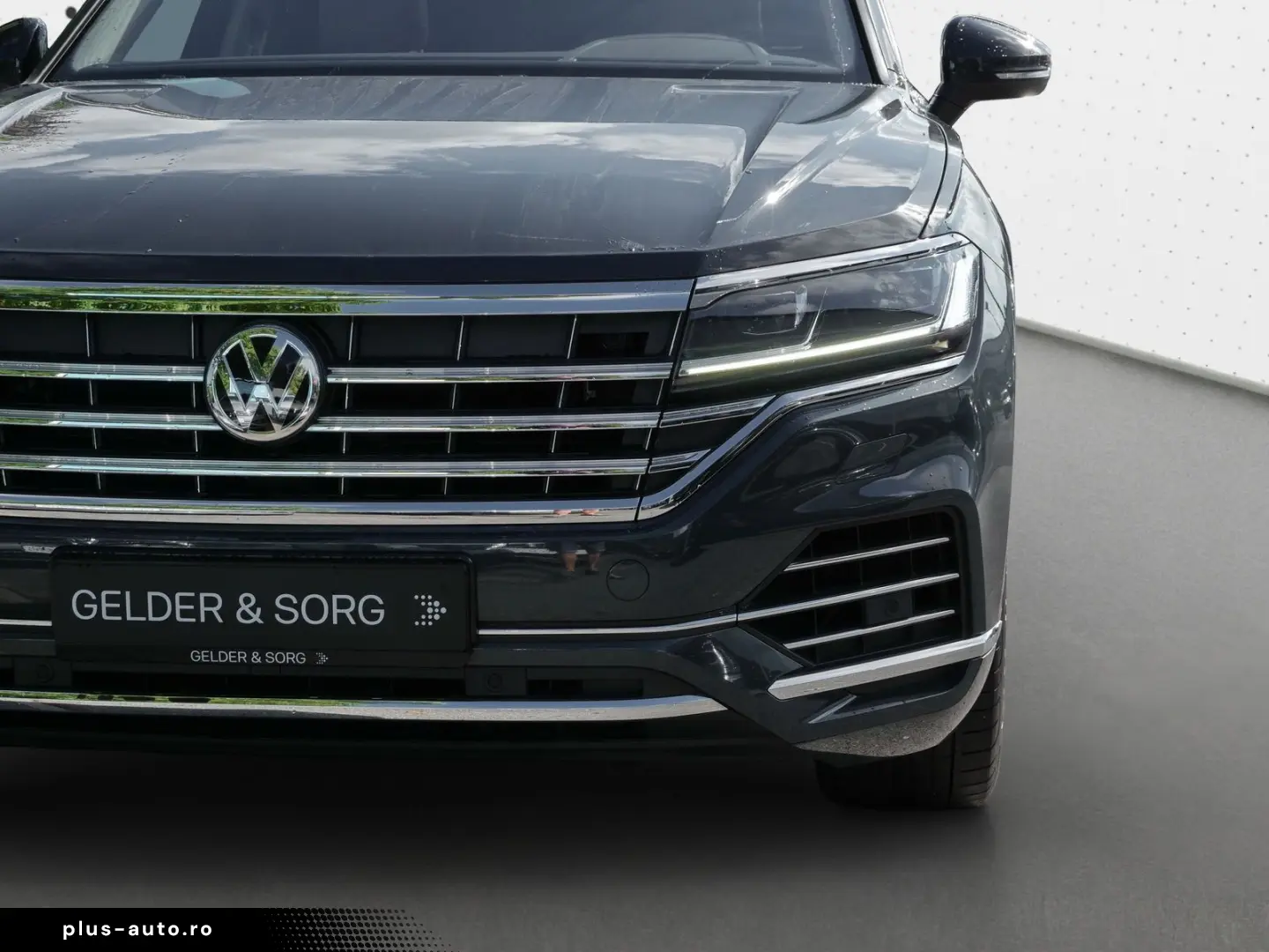 VW Touareg 3.0 TDI Pano Stand RFK Air ACC LED Navi