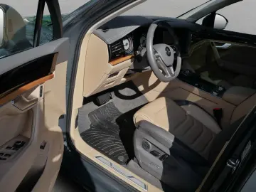 VW Touareg 3.0 TDI Pano Stand RFK Air ACC LED Navi