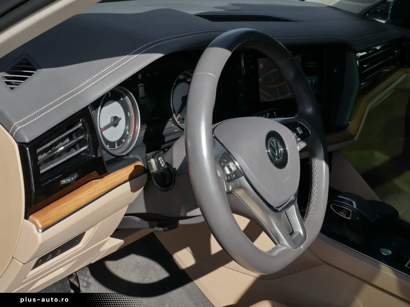 VW Touareg 3.0 TDI Pano Stand RFK Air ACC LED Navi