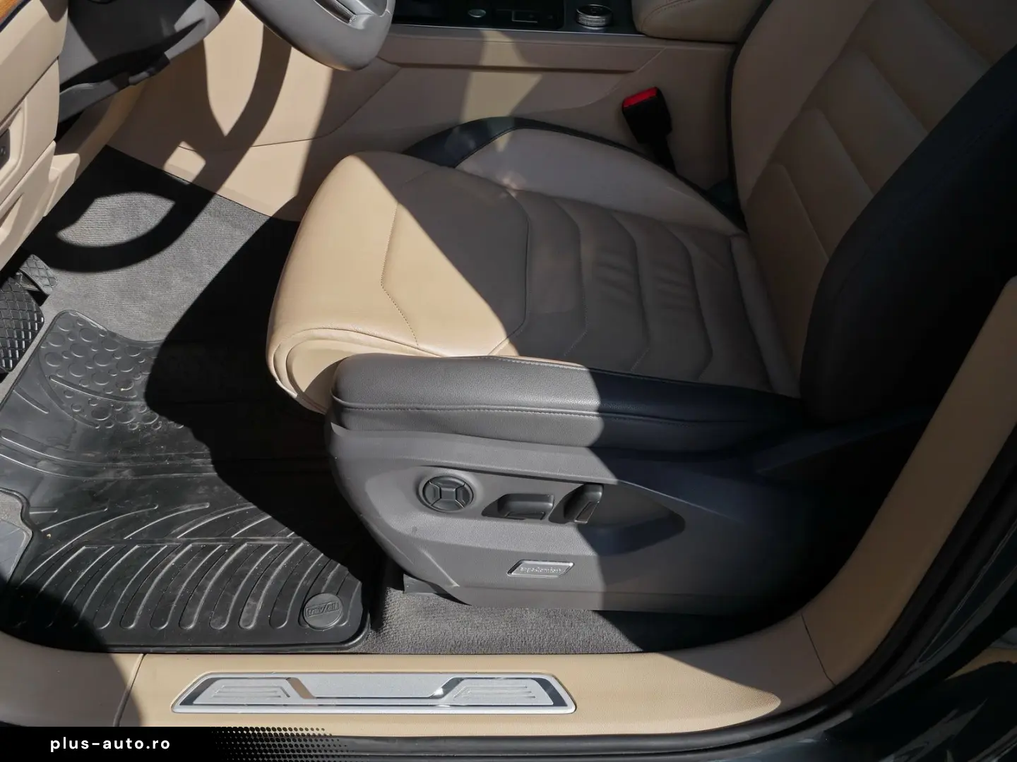 VW Touareg 3.0 TDI Pano Stand RFK Air ACC LED Navi