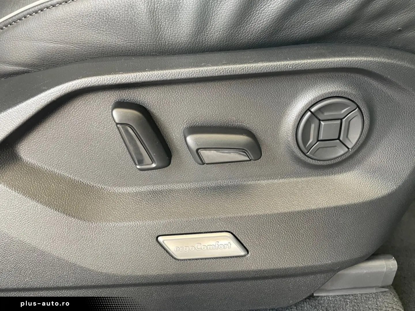 VW Touareg R-Line 4M  Navi Leder Pano Luft Kamera