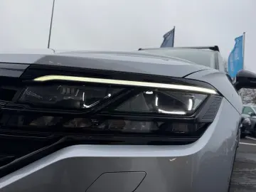 VW Touareg  3 0 TDI  4MOTION Automatik R-Line EX.