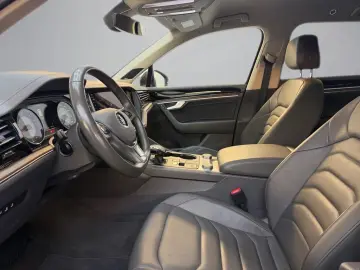 VW Touareg  3 0 TDI  4MOTION Automatik R-Line EX.