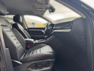 VW Touareg Elegance 3.0TDI 4M AHK MATRIX DICO