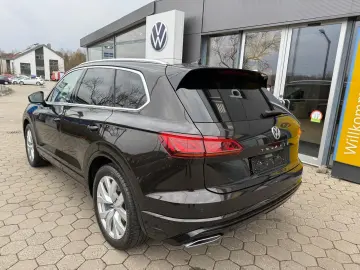 VW Touareg 3.0 V6 TDI R-line 4MOT ACC PANO LED AHK