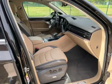 VW Touareg 3.0 V6 TDI R-line 4MOT ACC PANO LED AHK