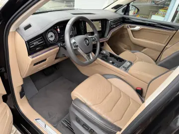 VW Touareg 3.0 V6 TDI R-line 4MOT ACC PANO LED AHK