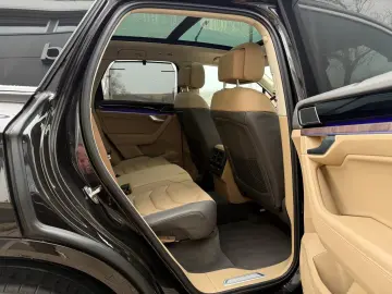 VW Touareg 3.0 V6 TDI R-line 4MOT ACC PANO LED AHK