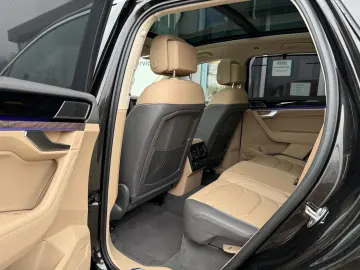 VW Touareg 3.0 V6 TDI R-line 4MOT ACC PANO LED AHK