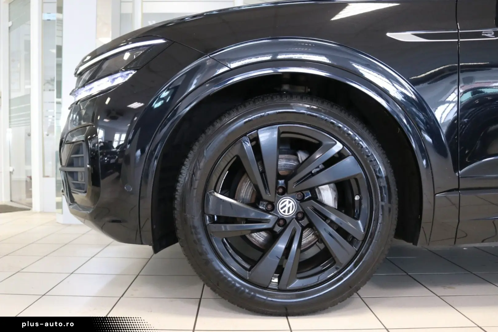 VW Touareg R-Line Black Style Luft AHK Matrix HUD