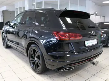 VW Touareg R-Line Black Style Luft AHK Matrix HUD