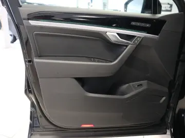 VW Touareg R-Line Black Style Luft AHK Matrix HUD