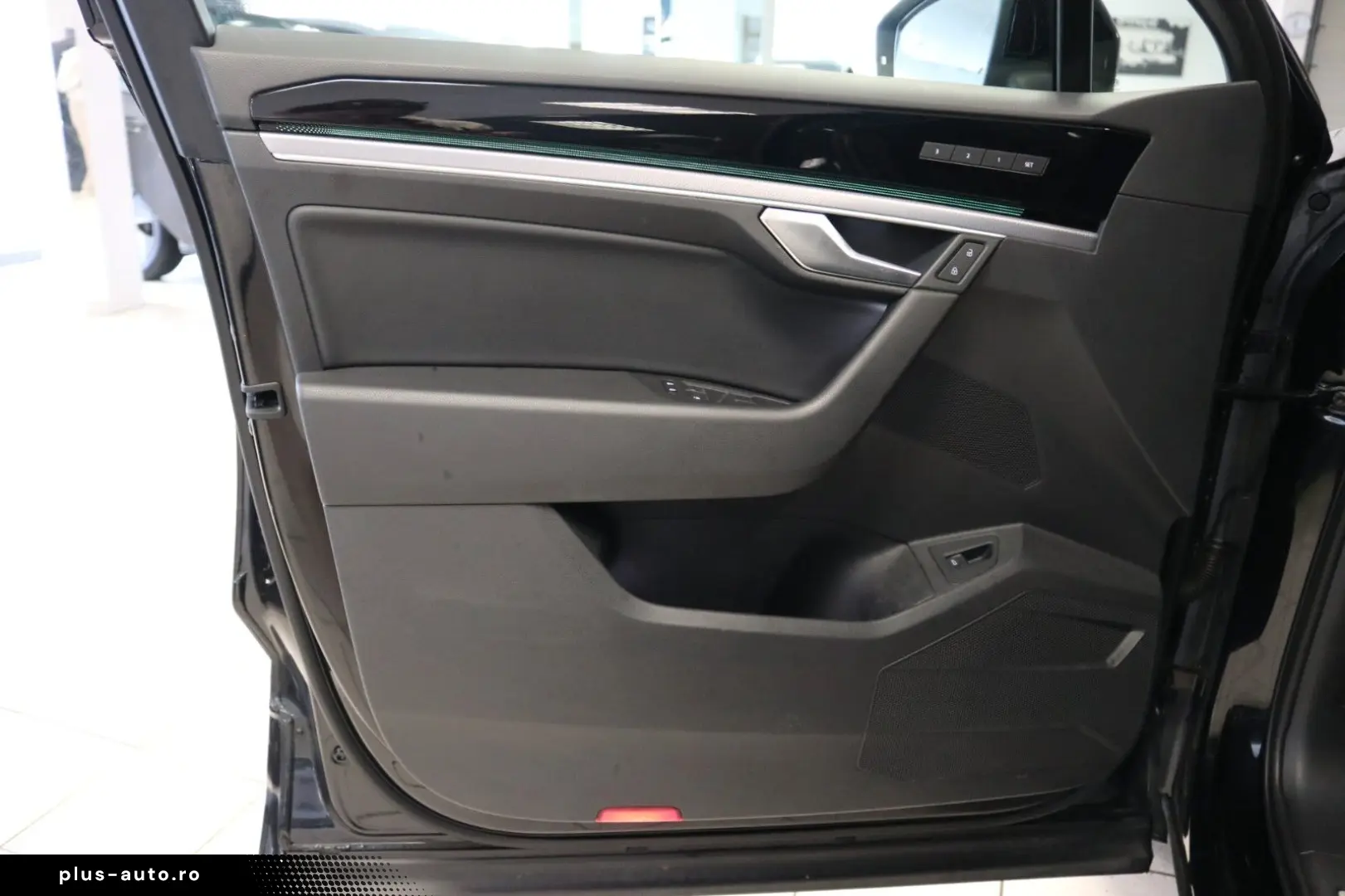 VW Touareg R-Line Black Style Luft AHK Matrix HUD