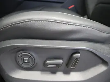 VW Touareg R-Line Black Style Luft AHK Matrix HUD