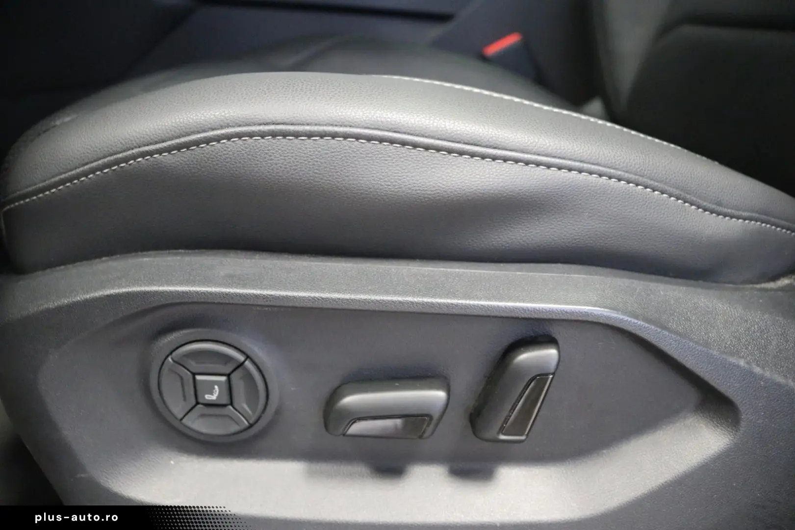 VW Touareg R-Line Black Style Luft AHK Matrix HUD