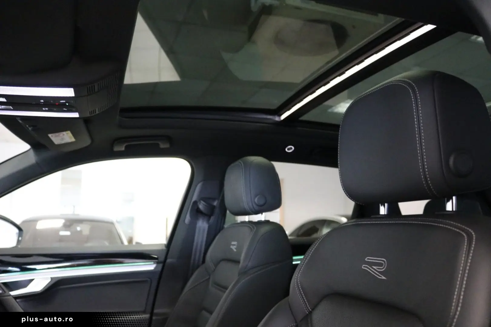 VW Touareg R-Line Black Style Luft AHK Matrix HUD