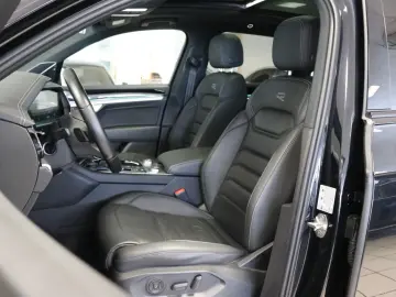 VW Touareg R-Line Black Style Luft AHK Matrix HUD