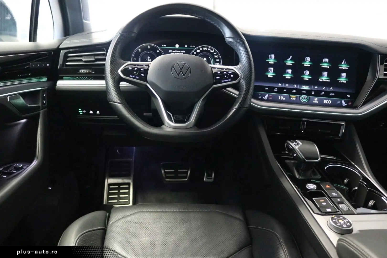 VW Touareg R-Line Black Style Luft AHK Matrix HUD