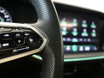 VW Touareg R-Line Black Style Luft AHK Matrix HUD