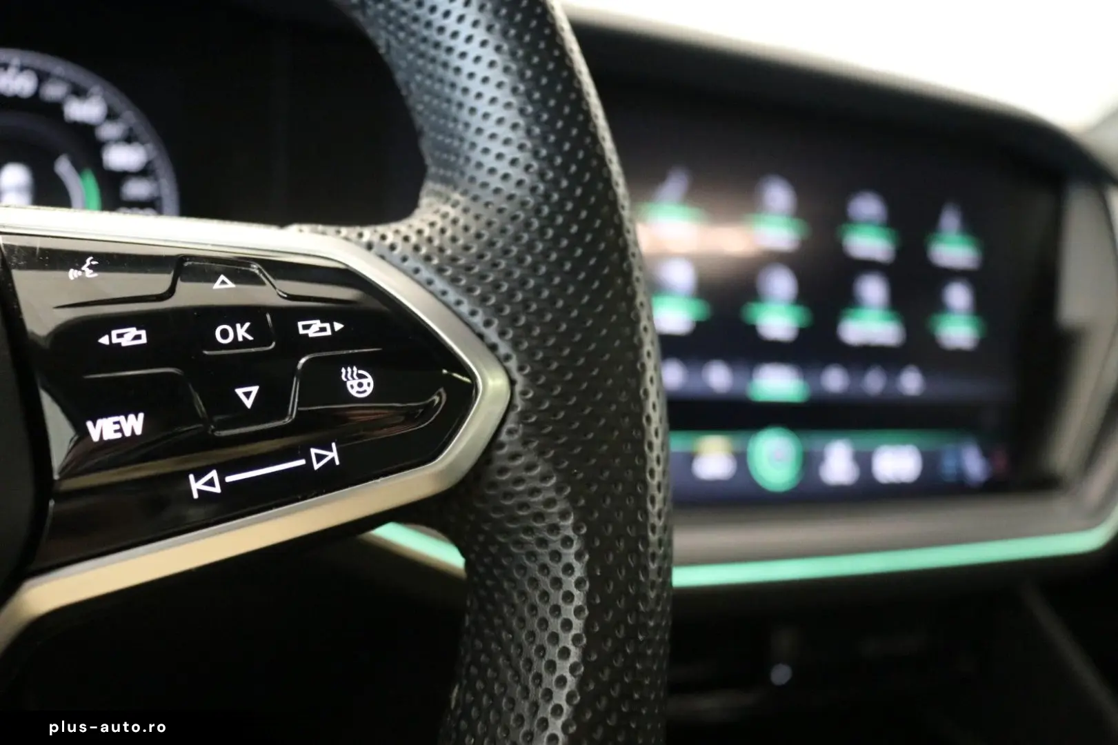 VW Touareg R-Line Black Style Luft AHK Matrix HUD