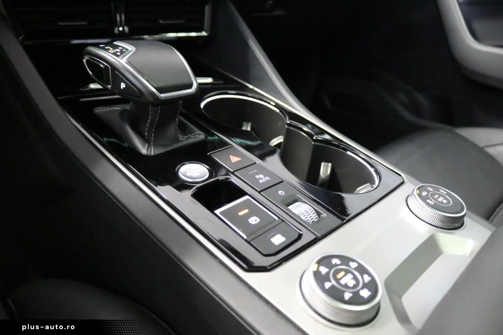 VW Touareg R-Line Black Style Luft AHK Matrix HUD