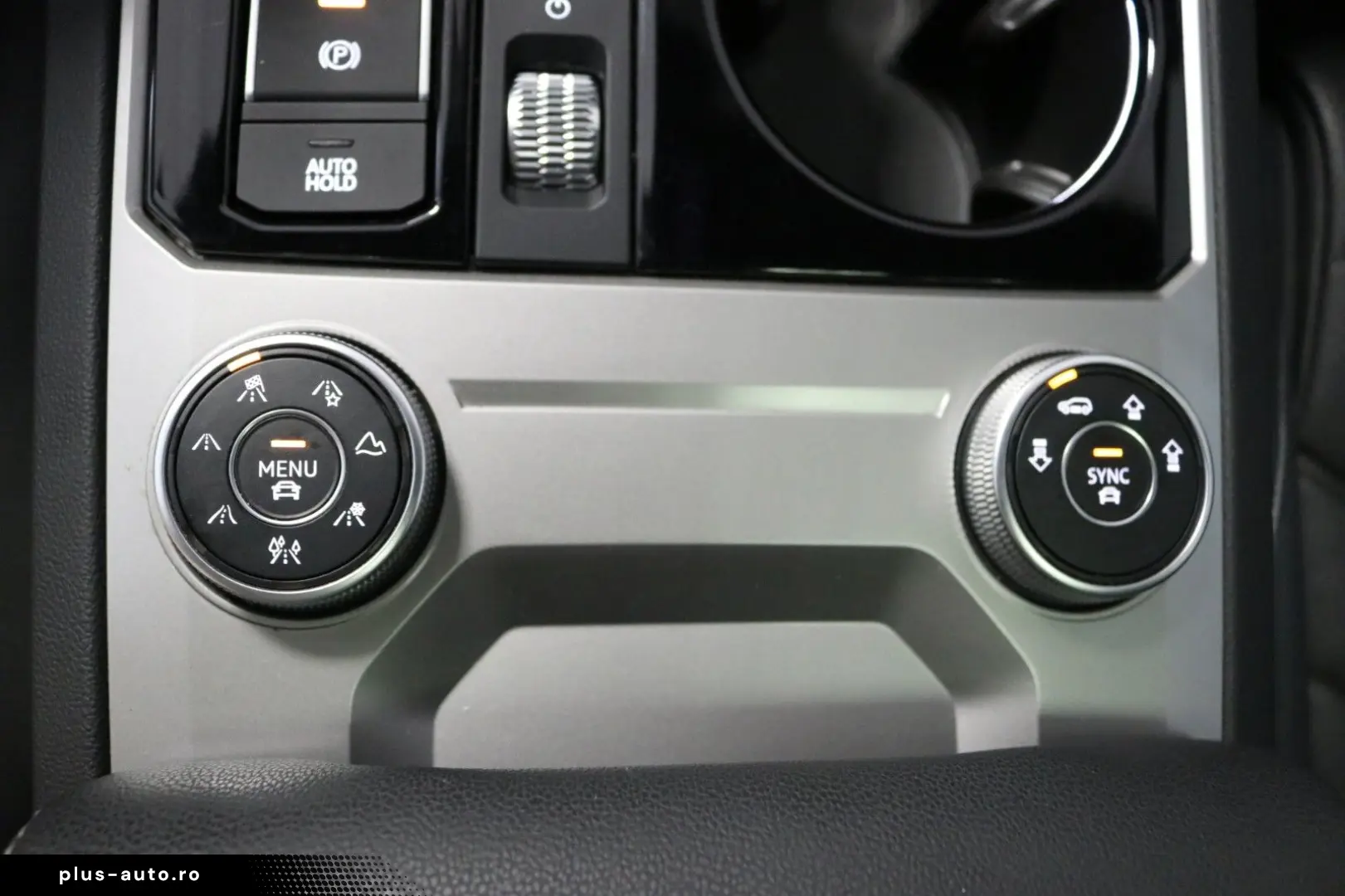 VW Touareg R-Line Black Style Luft AHK Matrix HUD